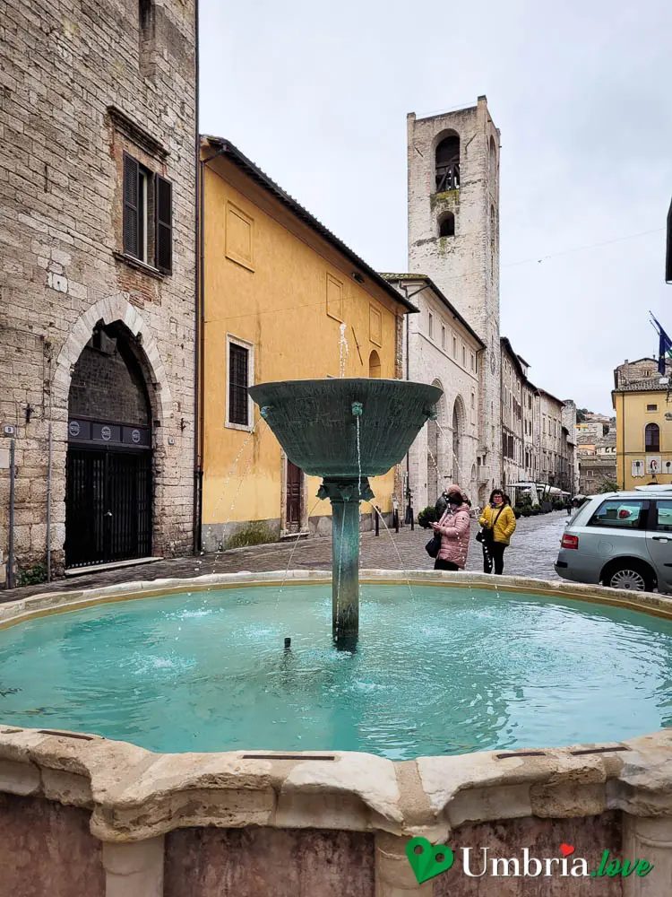 narni piazza priori e fontana